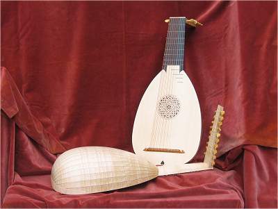 10 course Tieffenbrucker Lute by Chris Allen and Sabina Kormylo